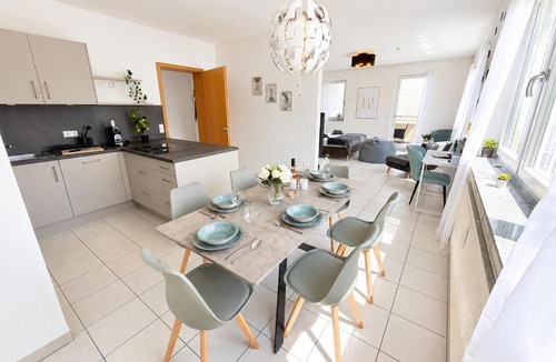 Plattenhardt Apartment | Premium Apt Stuttgart Airport-Messe & Parkplatz mit Balkon