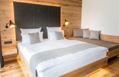 Markdorf Ski Chalet | Premium double room - Wirthshof 4* hotel | Chalets by Lake Constance