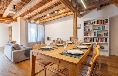 Les Bossons Ski Chalet | Pretty loft with view of Mont Blanc & glacier