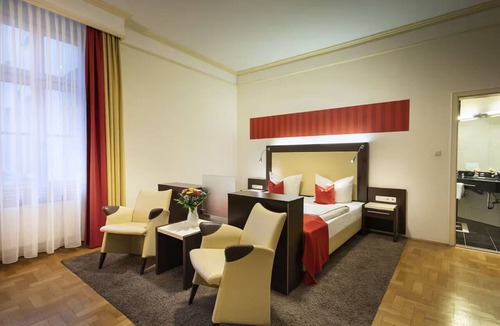 Zentrum Hotel | Prime Location | Heart Of Bonn | Junior Suite | Pet-Friendly Stay!