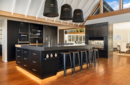 Arrowtown House | Private infinity pool, spa pool, tennis court, petanque
