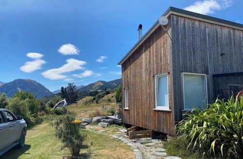 Glenorchy House | Private modern retreat with spectacular views