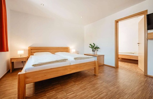 Regenstauf Resort | Private room ∙ 2 bedrooms ∙ 3 guests