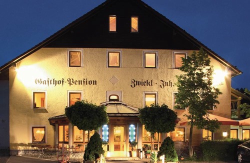 Deggendorf Resort | Private room ∙ 3 guests