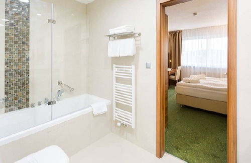 Neualbenreuth Resort | Private room ∙ 3 guests