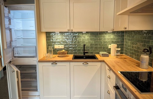 Hofheim in Unterfranken Apartment | Pure relaxation: stylish nature retreat with sauna & chicken idyll