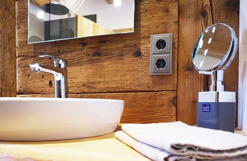 Hohenreuth Apartment | Pure relaxation in the Almbach vacation apartment: enjoyment of nature and coziness combined