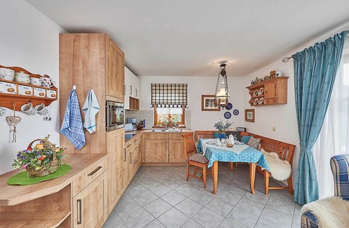 Hartmannsreut Apartment | Pure romance & tranquillity - time out on the edge of the forest with mountain views and a tiled stove