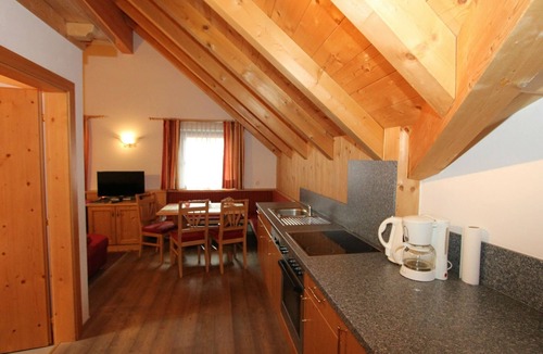 Huben Apartment | Quaint Apartment in Langenfeld