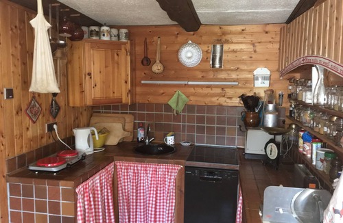 Falkenfels House | Quaint farmhouse in an idyllic location between a knight's castle and bathing pond