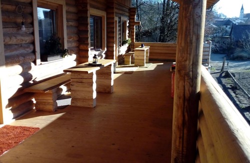 Grattersdorf Apartment | Quaint hut apartment at the horse farm with balcony