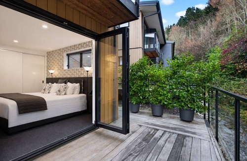 Queenstown House | Queenstown Alpine Retreat 8 Guests 4 Ensuite Spa