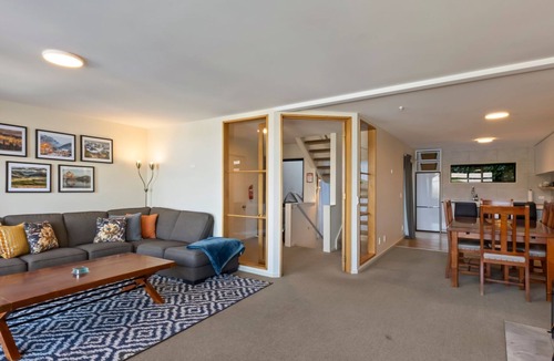 Queenstown Apartment | Queenstown Escape | Heated Pool & Stunning Lake Views | 3 Bedrooms