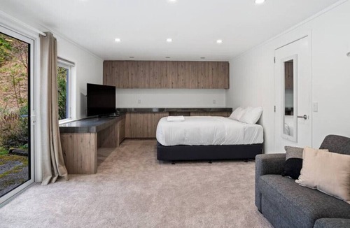 Arthur's Point House | Queenstown home at the foot of Coronet Peak