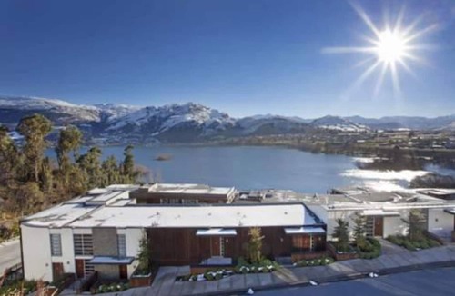 Kelvin Heights Apartment | Queenstown Village Apartments