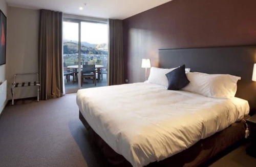 Kelvin Heights Apartment | Queenstown Village Apartments