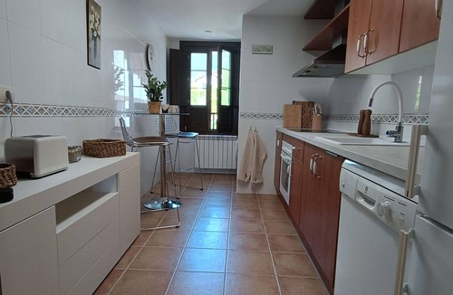 Badaguas Apartment | Quiet Duplex with Parking near Jaca