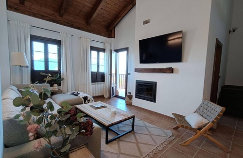 Badaguas Apartment | Quiet Duplex with Parking near Jaca