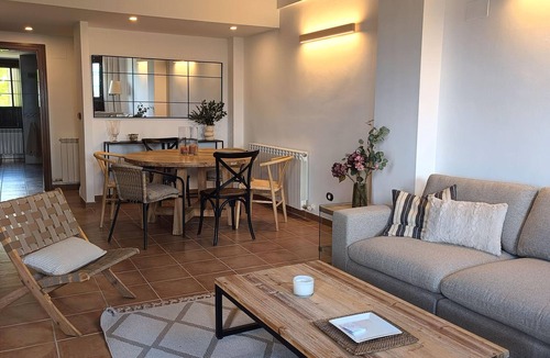 Badaguas Apartment | Quiet Duplex with Parking near Jaca
