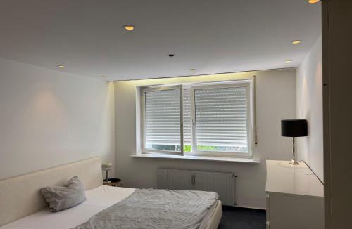 Neuhausen - Nymphenburg Apartment | Quiet Family Apartment - 10 min to Center & Oktoberfest - Free Parking - near Nymphenburg Palace & Botanical Garden