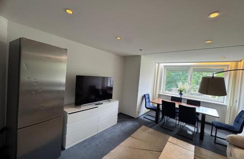 Neuhausen - Nymphenburg Apartment | Quiet Family Apartment - 10 min to Center & Oktoberfest - Free Parking - near Nymphenburg Palace & Botanical Garden
