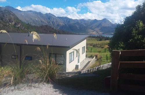 Mount Creighton House | Quiet Retreat Bobs Cove