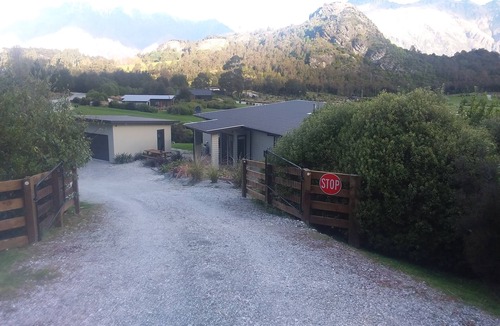 Mount Creighton House | Quiet Retreat Bobs Cove