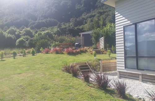 Mount Creighton House | Quiet Retreat Bobs Cove