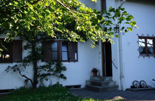 Murnau am Staffelsee Apartment | Quiet, well-kept * holiday apartment, ground floor with terrace & garden, centrally located in Murnau
