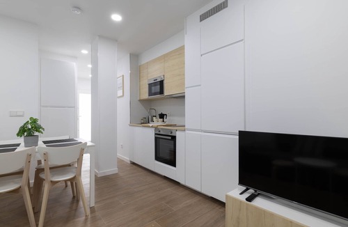 Rates Apartment | Ría De San Cosme María Apartment with Mountain Views, Shared Garden & Air Conditioning
