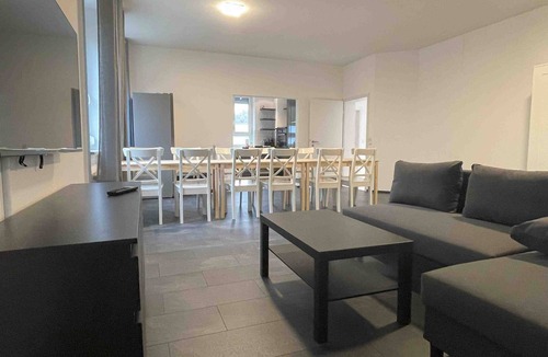 Regensburg Apartment | (R111) Large, modern fitter's apartment/temporary apartment
