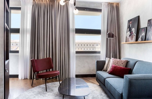 Golden Triangle of Art Hotel | Radisson RED Madrid