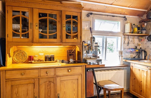 Kuden House | Reetdachhaus Bischoff – Exclusive Country House by the North Sea with Wine Selection & Local Products