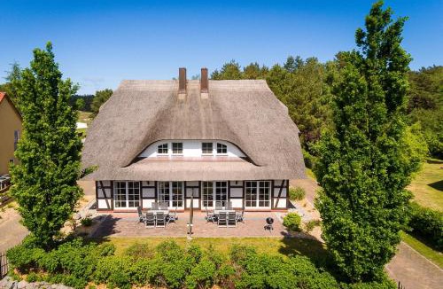 Rankwitz House | Reethus-am-Hafen Reetdachhaus Hafenblick mit Garten und Blick aufs Wasser