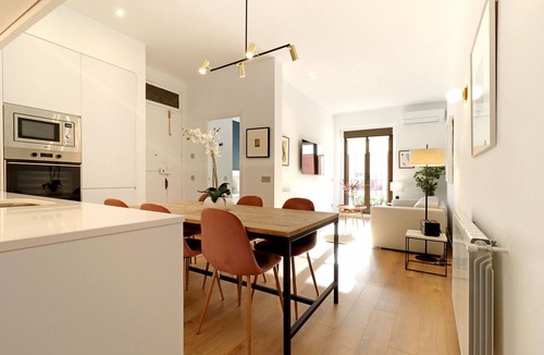 Embajadores Apartment | Reina Sofia Boutique II