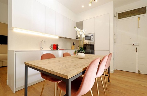 Embajadores Apartment | Reina Sofia Boutique II