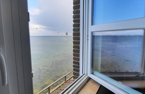 Orth Apartment | Relax in harbor bliss: dream holiday apartment with sea view on Fehmarn