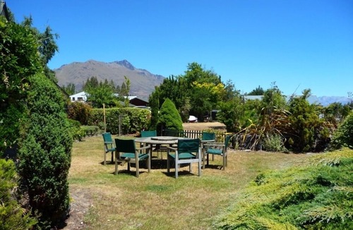 Kelvin Heights House | Relaxing and practical