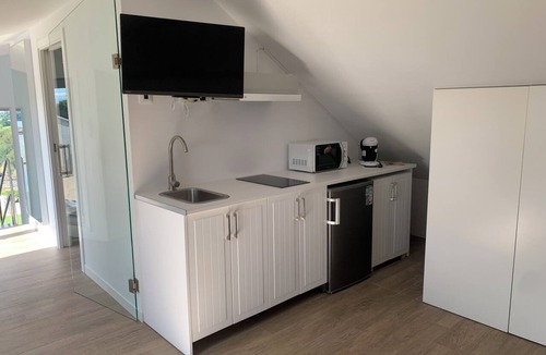 Oleiros House | Relaxing holidays for individuals, couples or families, with views of the sea