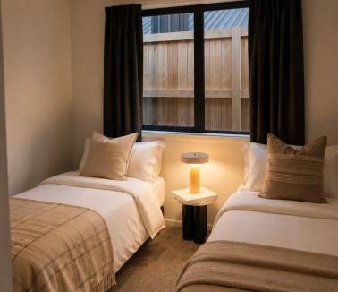 Kawarau Falls House | Remarkables Retreat, 2BR Close to Slopes & Airport, Sleeps 5