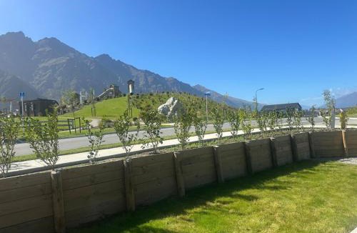 Kawarau Falls Apartment | Remarkables view