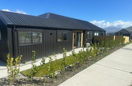 Kawarau Falls Apartment | Remarkables view