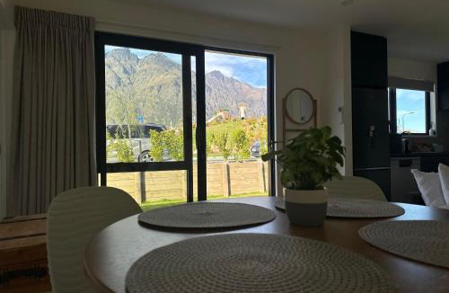 Kawarau Falls Apartment | Remarkables view