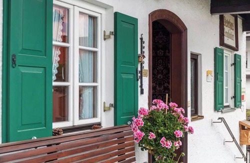 Bad Kohlgrub Apartment | Renovated Apartment "Ferienwohnung - Hexi" with Mountain View, Private Terrace & Wi-Fi