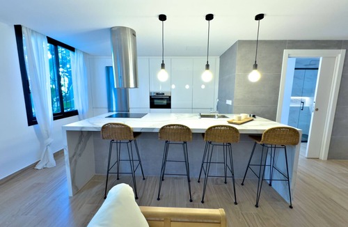 Puerto Banus Apartment | Renovated Puerto Banús Apartment | Pools & Beach Walk