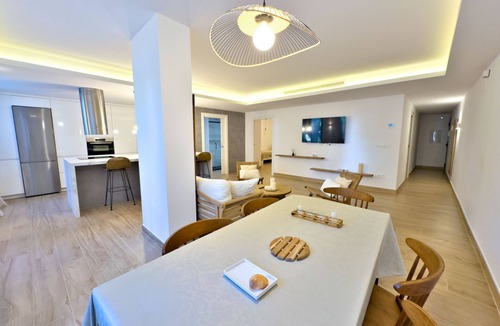 Puerto Banus Apartment | Renovated Puerto Banús Apartment | Pools & Beach Walk