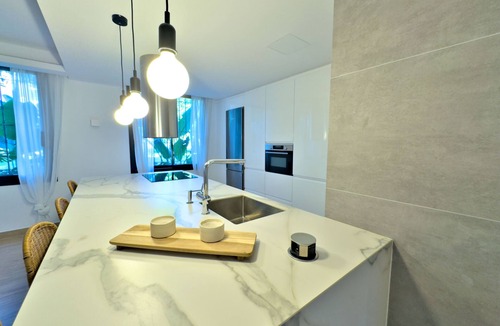 Puerto Banus Apartment | Renovated Puerto Banús Apartment | Pools & Beach Walk
