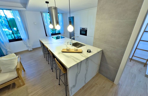 Puerto Banus Apartment | Renovated Puerto Banús Apartment | Pools & Beach Walk