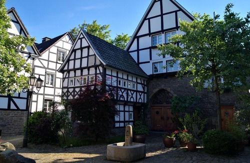 Alt-Wetter Apartment | Rental-Comfort-Private Bathroom-Garden view-Alte Schmiede