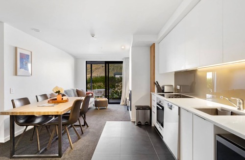 Arthur's Point Apartment | Residence Du Parc - Apt 5 at the base of Coronet Peak